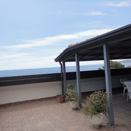 Appartamento Sul Mare Ачиреале Екстериор снимка