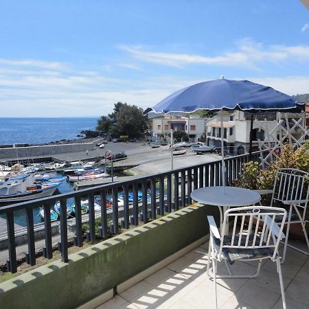 Appartamento Sul Mare Ачиреале Екстериор снимка