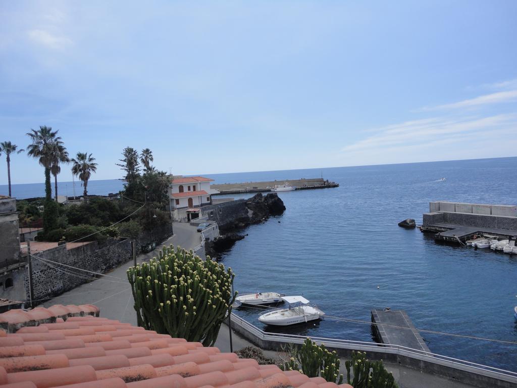 Appartamento Sul Mare Ачиреале Екстериор снимка