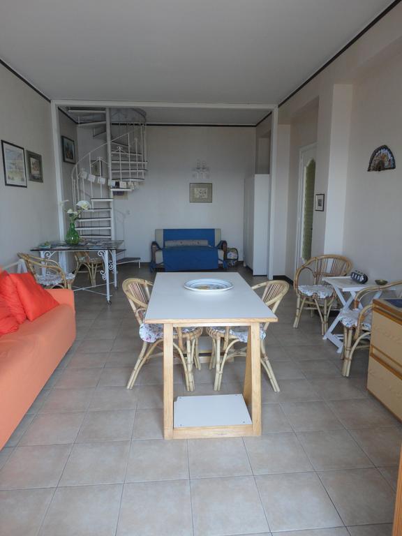 Appartamento Sul Mare Ачиреале Екстериор снимка