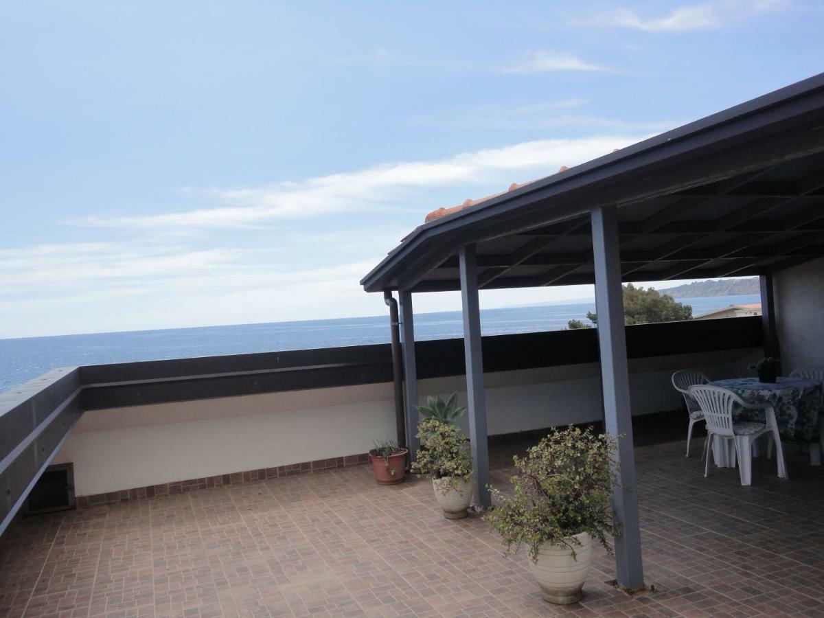 Appartamento Sul Mare Ачиреале Екстериор снимка