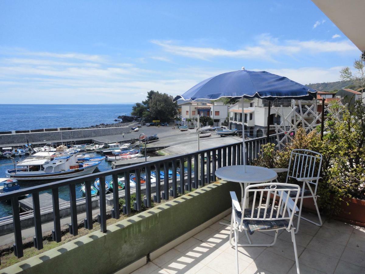 Appartamento Sul Mare Ачиреале Екстериор снимка