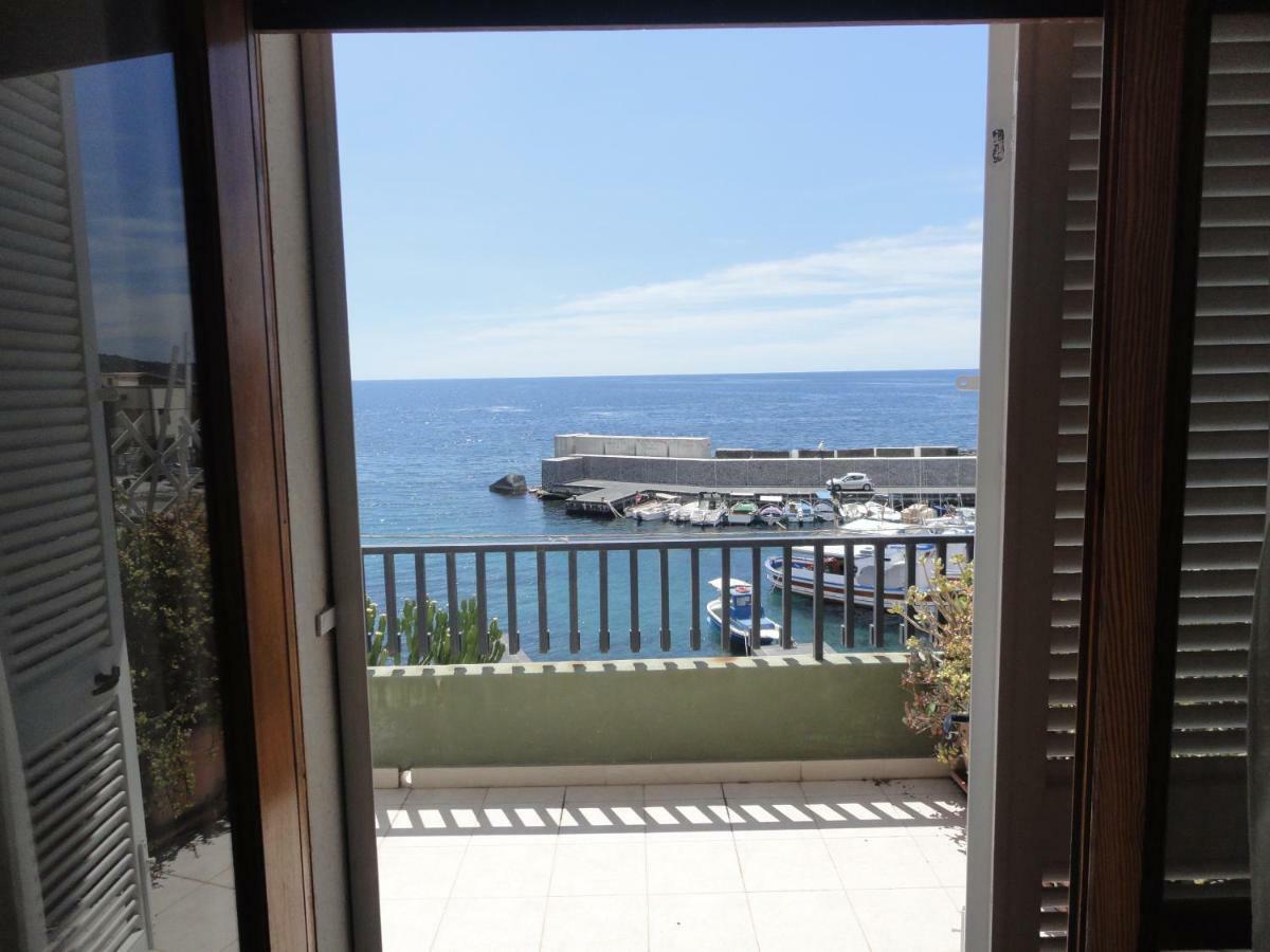 Appartamento Sul Mare Ачиреале Екстериор снимка
