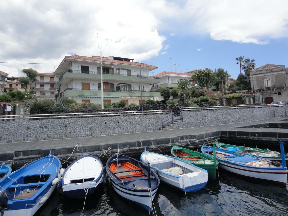 Appartamento Sul Mare Ачиреале Екстериор снимка